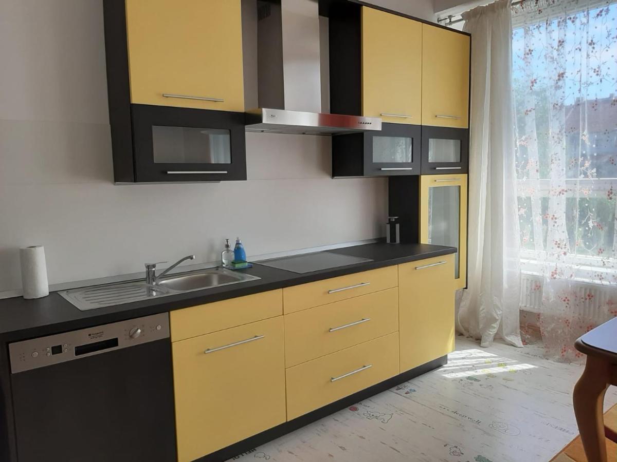 Zluty Apartman A6 V Chomutove Apartment Luaran gambar