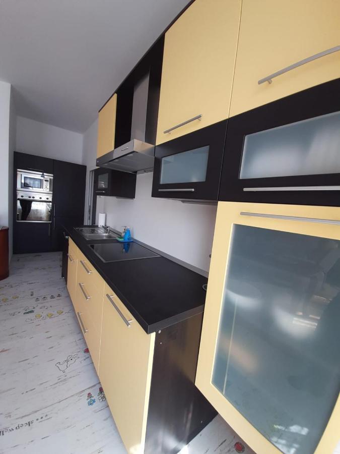 Zluty Apartman A6 V Chomutove Apartment Luaran gambar