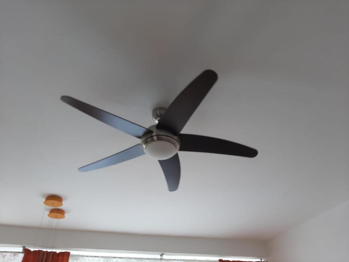 Zluty Apartman A6 V Chomutove Apartment Luaran gambar