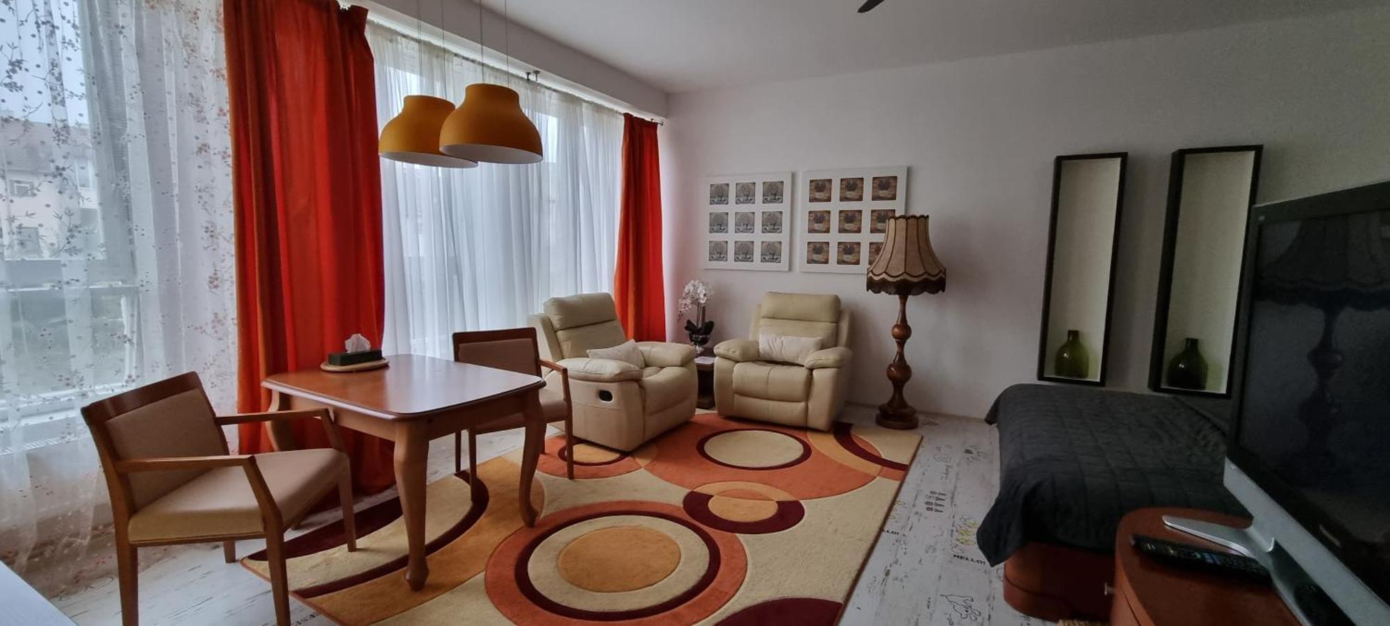 Zluty Apartman A6 V Chomutove Apartment Luaran gambar